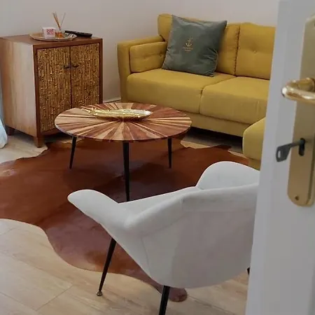 123 Sadi Carnot, Classé 2 étoiles Saint-Raphaël